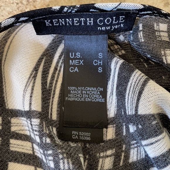 Kenneth Cole sheer top woman’s small
Sleeveless wave pattern black/white cami - Picture 5 of 9